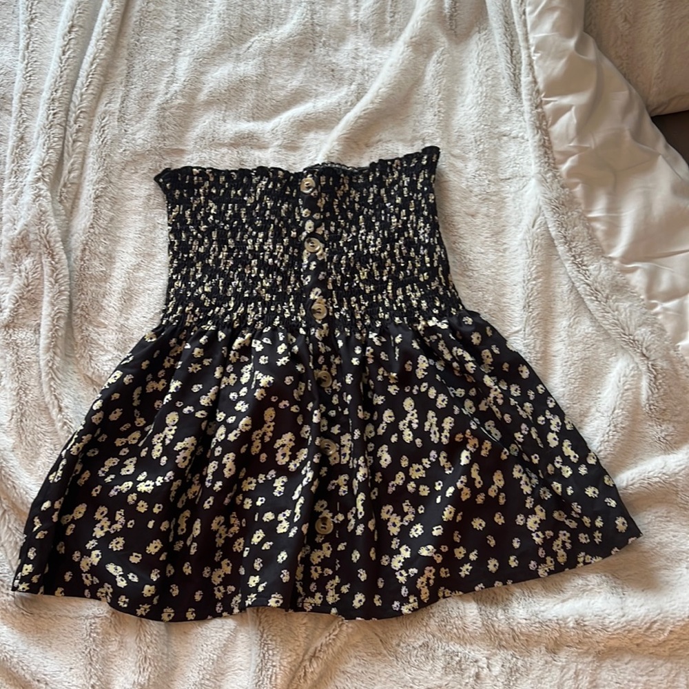 Strapless shirt with buttons and ruching on front size M
